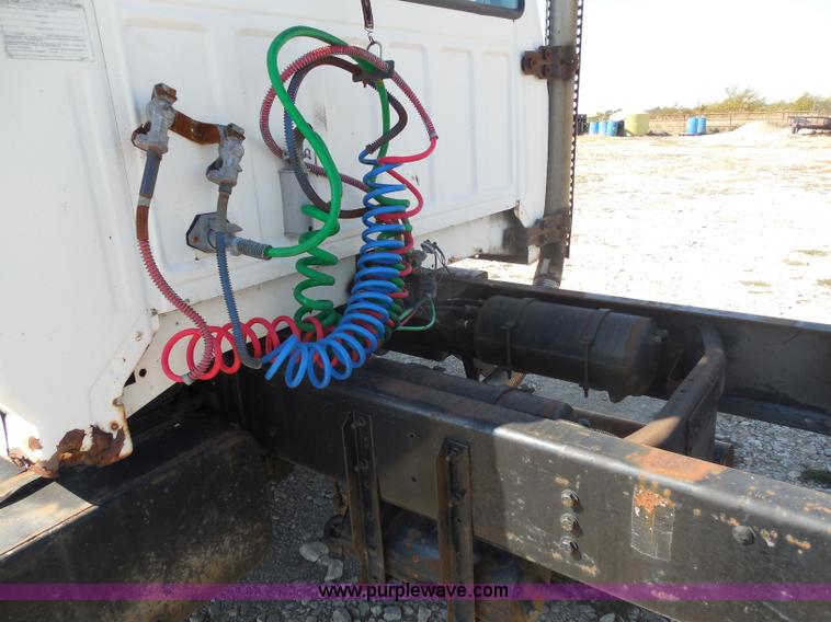 image for item I1312 1997 Ford F800 truck cab and chassis