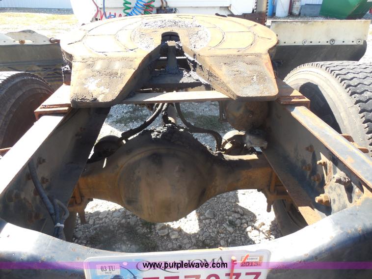 image for item I1312 1997 Ford F800 truck cab and chassis