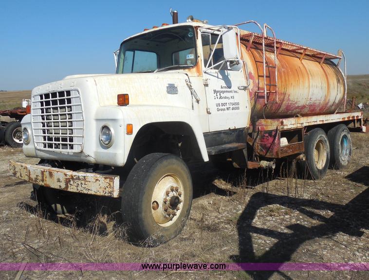 image for item I1313 1980 Ford F8000 water truck
