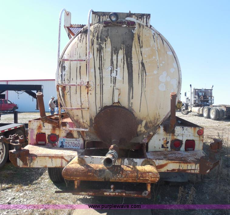 image for item I1313 1980 Ford F8000 water truck