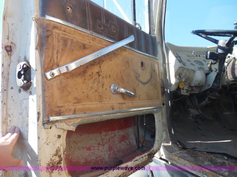 image for item I1313 1980 Ford F8000 water truck