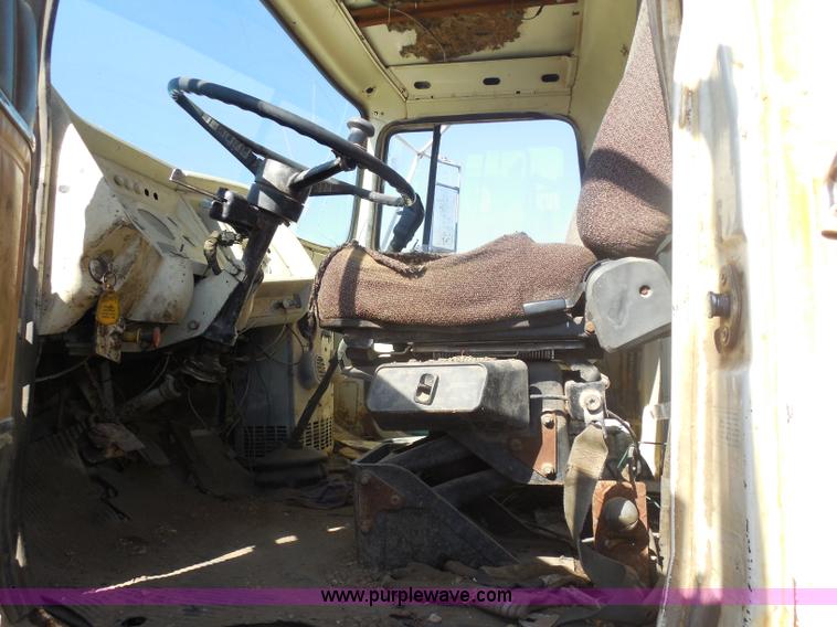 image for item I1313 1980 Ford F8000 water truck