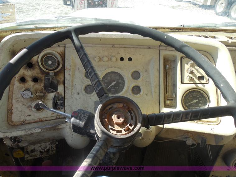 image for item I1313 1980 Ford F8000 water truck