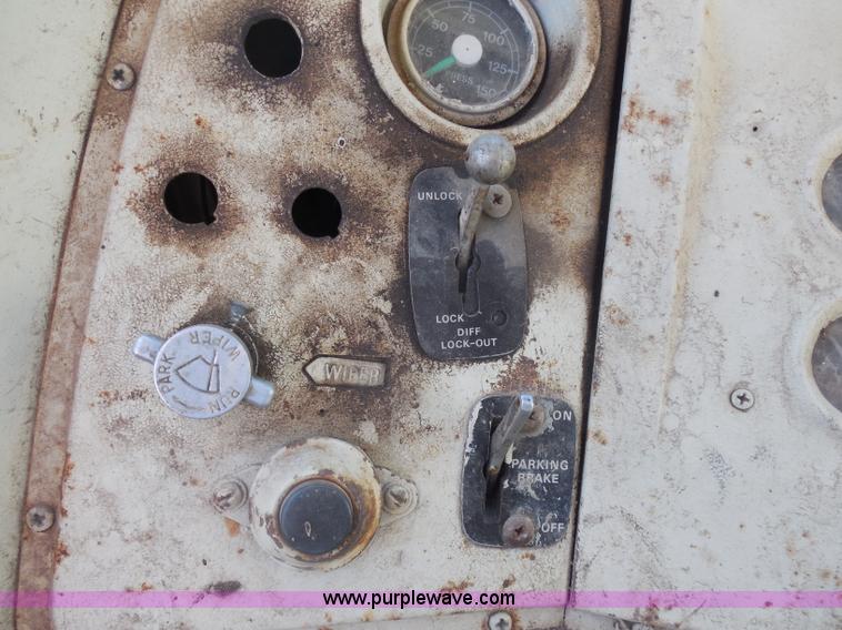 image for item I1313 1980 Ford F8000 water truck