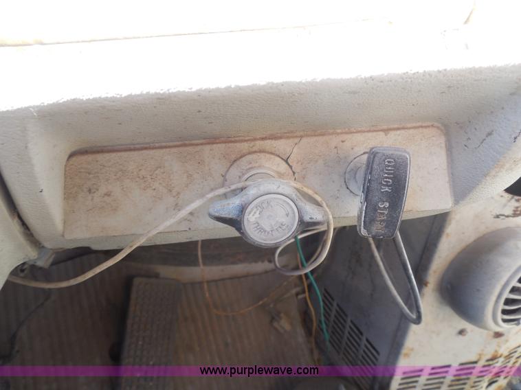 image for item I1313 1980 Ford F8000 water truck