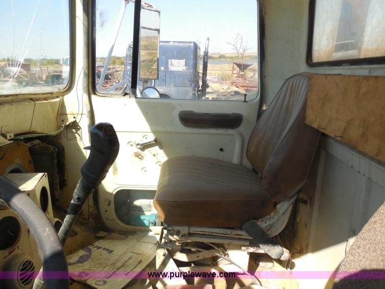 image for item I1313 1980 Ford F8000 water truck