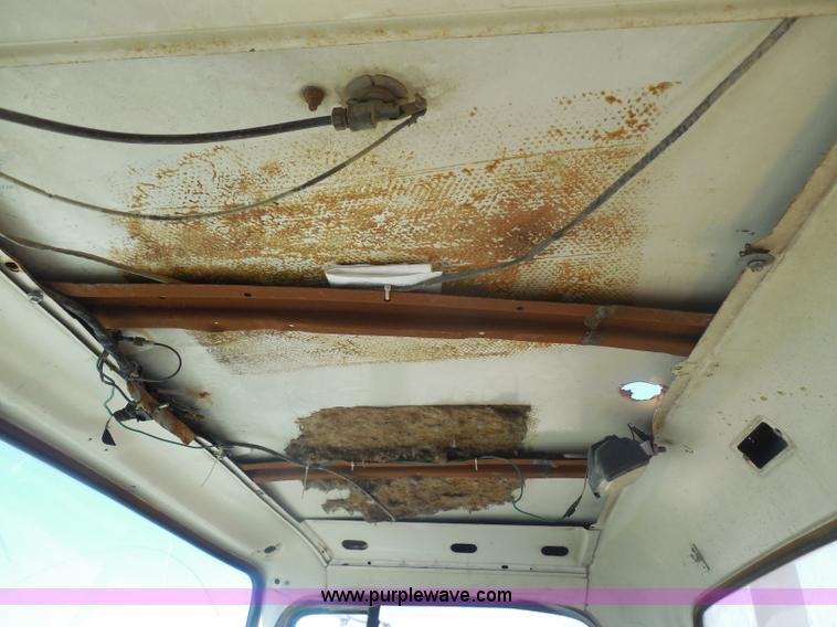 image for item I1313 1980 Ford F8000 water truck