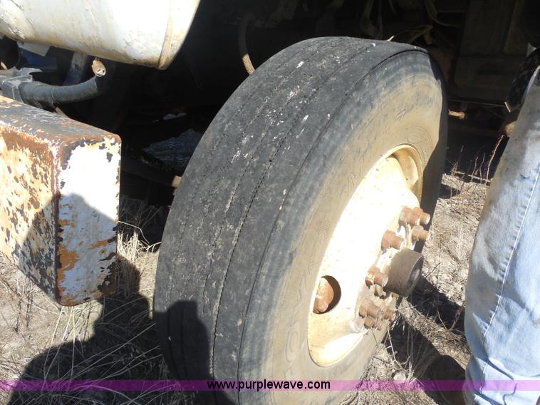 image for item I1313 1980 Ford F8000 water truck