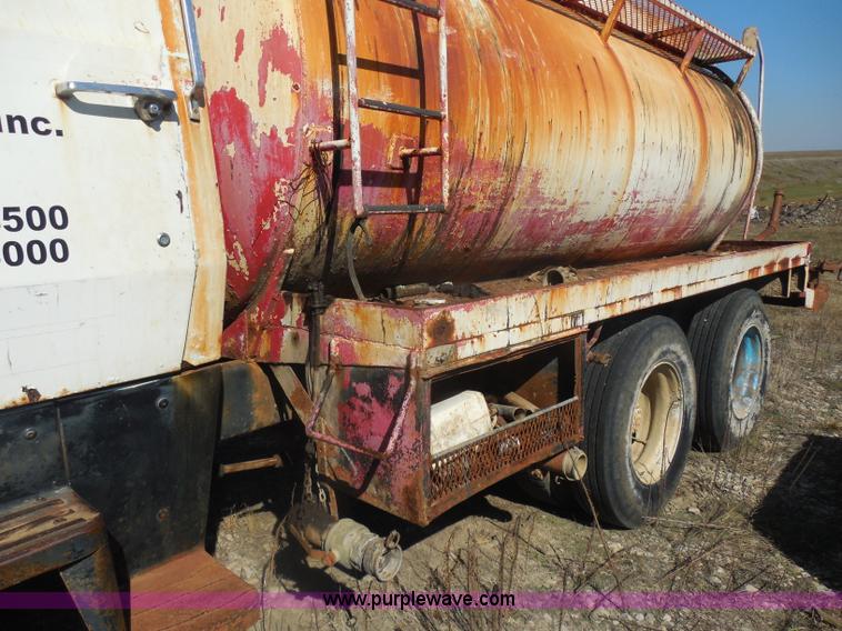 image for item I1313 1980 Ford F8000 water truck