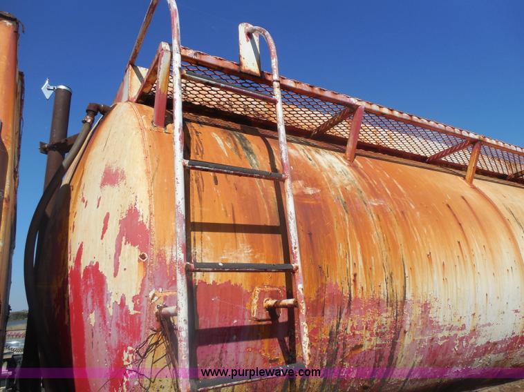 image for item I1313 1980 Ford F8000 water truck