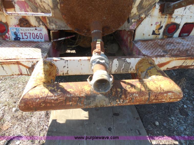 image for item I1313 1980 Ford F8000 water truck