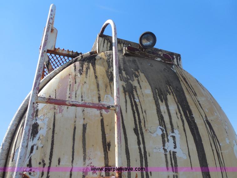 image for item I1313 1980 Ford F8000 water truck