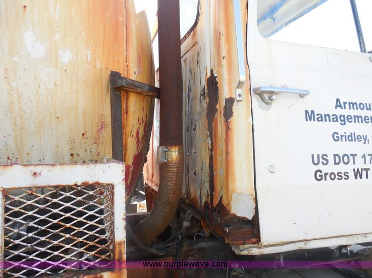 image for item I1313 1980 Ford F8000 water truck