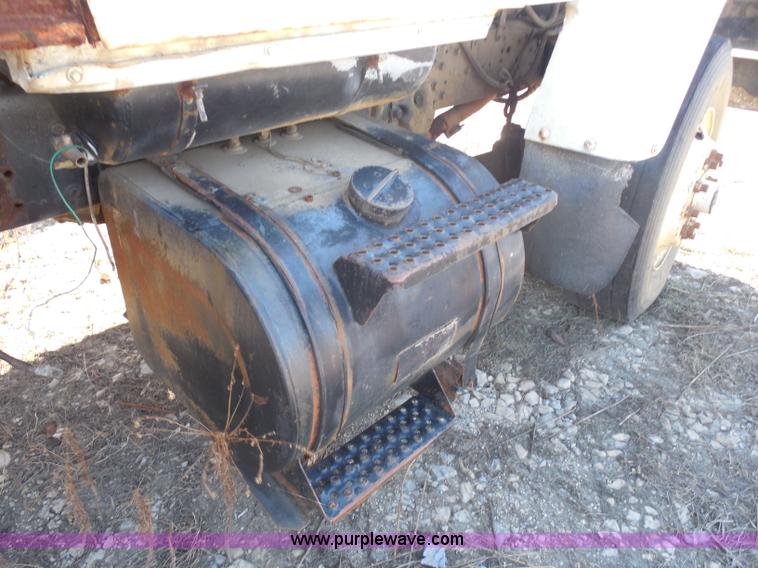 image for item I1313 1980 Ford F8000 water truck