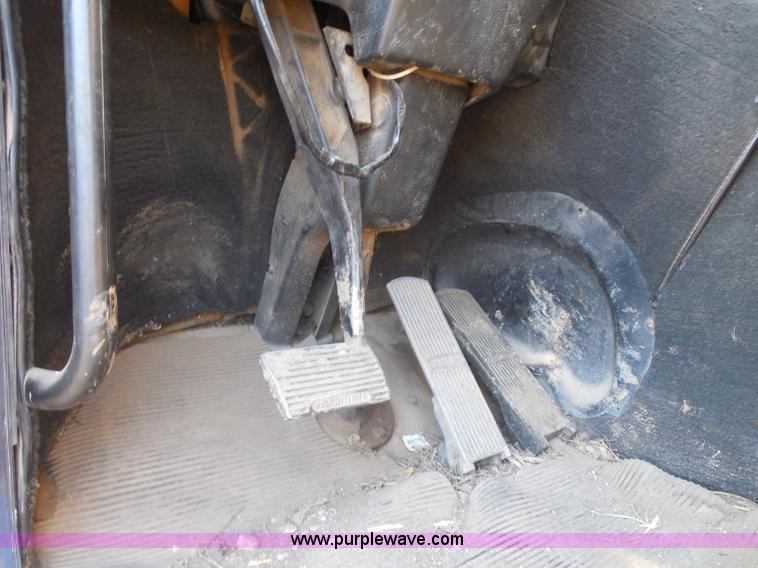 image for item I1314 1991 Freightliner FLA semi truck