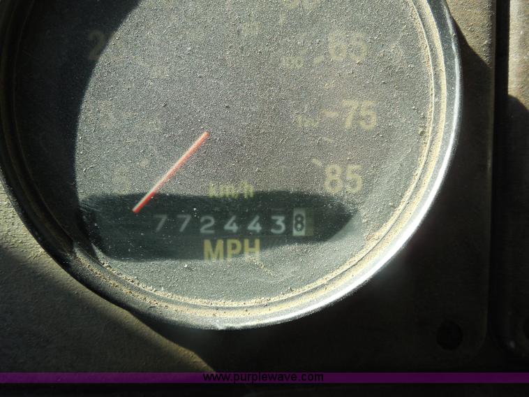 image for item I1314 1991 Freightliner FLA semi truck