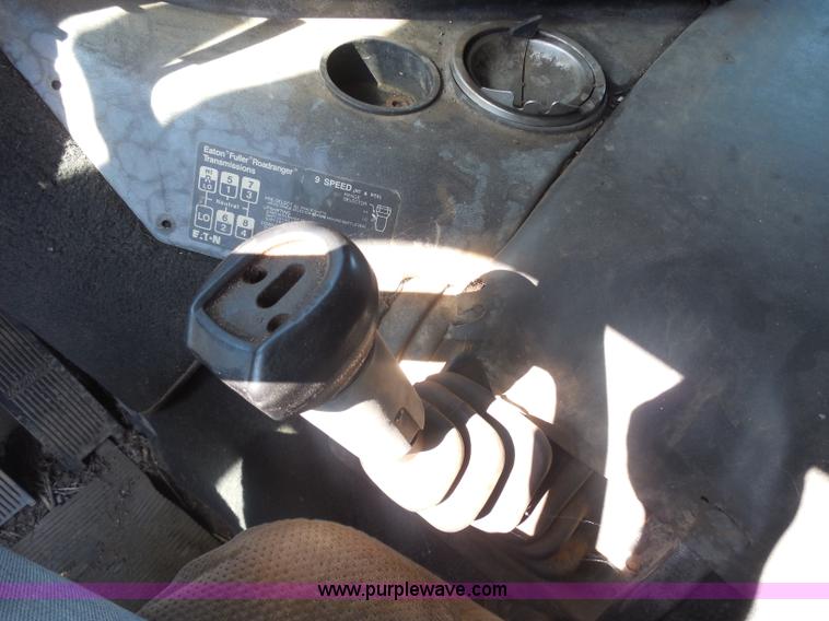 image for item I1314 1991 Freightliner FLA semi truck