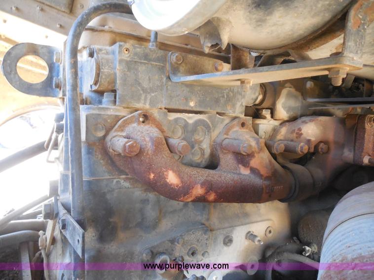 image for item I1314 1991 Freightliner FLA semi truck