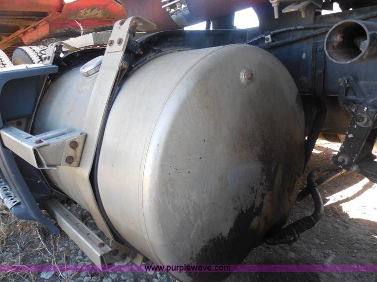 image for item I1314 1991 Freightliner FLA semi truck