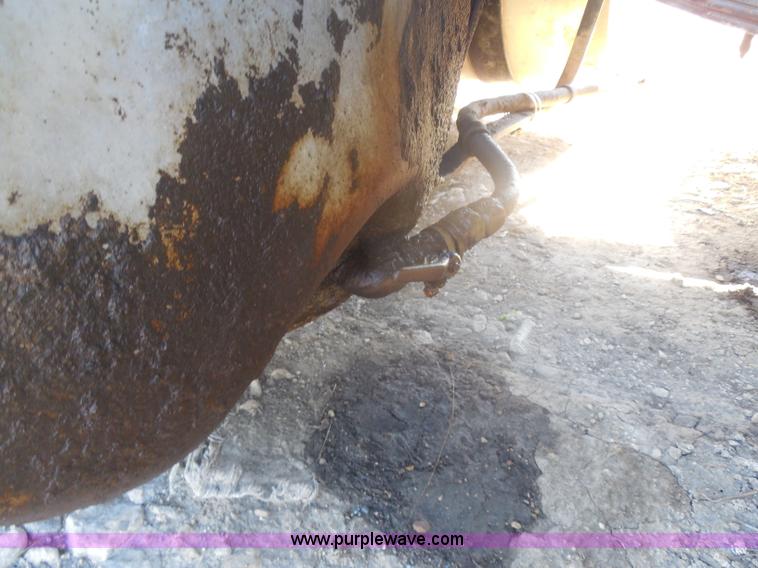 image for item I1314 1991 Freightliner FLA semi truck