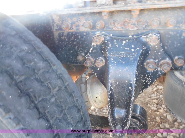 image for item I1314 1991 Freightliner FLA semi truck