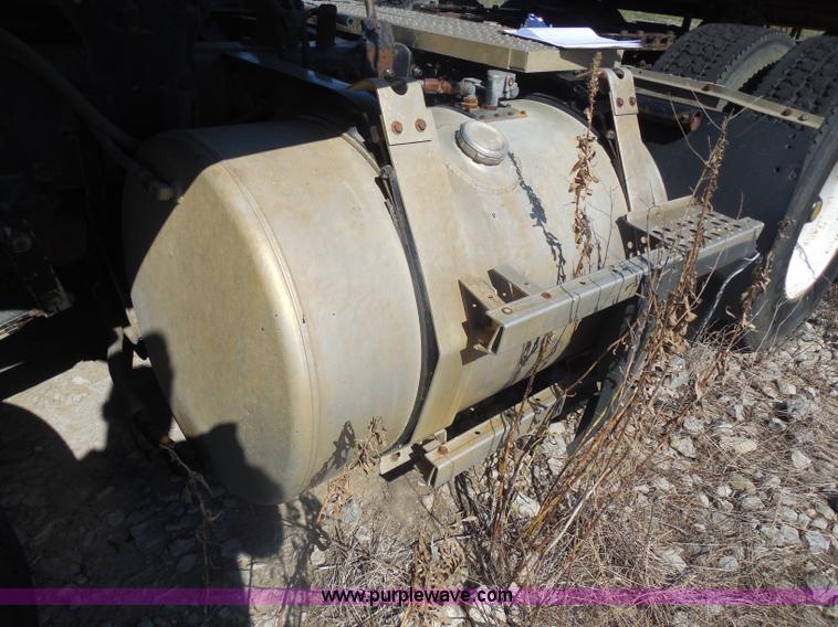 image for item I1314 1991 Freightliner FLA semi truck