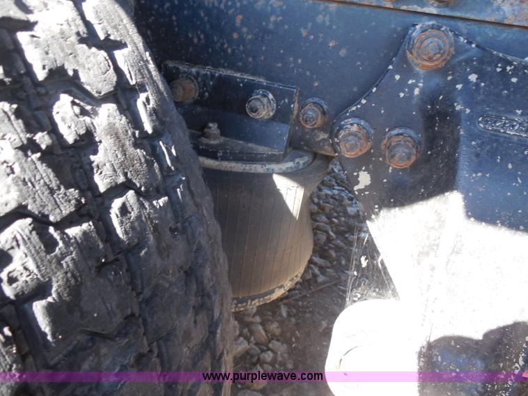 image for item I1314 1991 Freightliner FLA semi truck