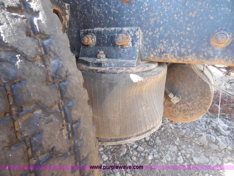 image for item I1314 1991 Freightliner FLA semi truck