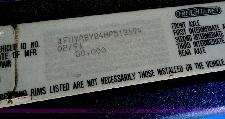 image for item I1314 1991 Freightliner FLA semi truck