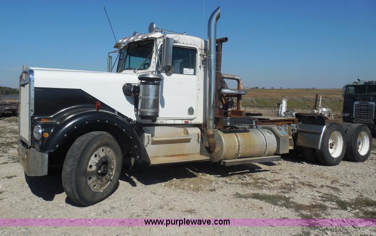 image for item I1315 1980 Kenworth semi truck
