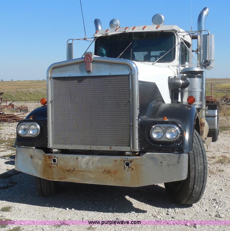 image for item I1315 1980 Kenworth semi truck