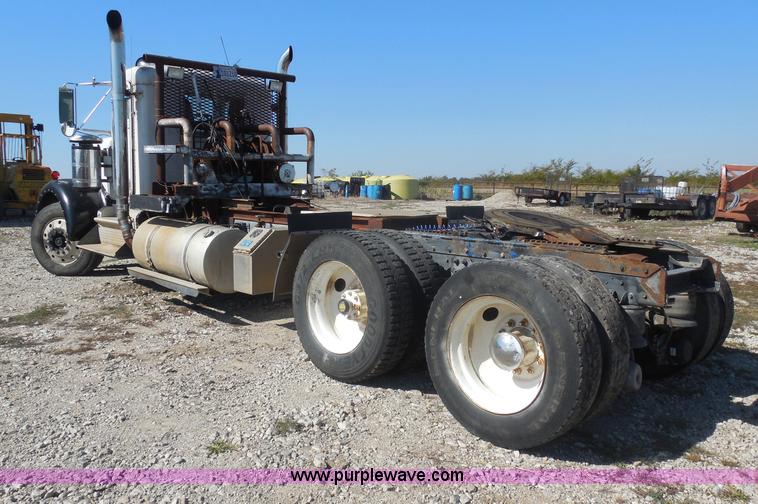image for item I1315 1980 Kenworth semi truck