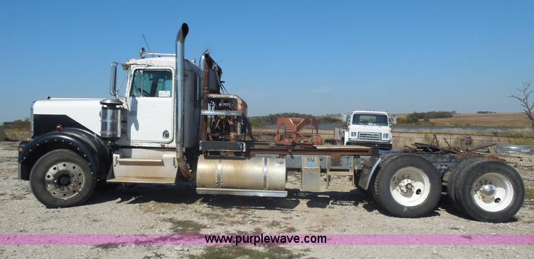 image for item I1315 1980 Kenworth semi truck