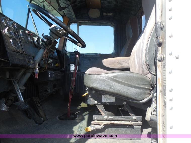 image for item I1315 1980 Kenworth semi truck