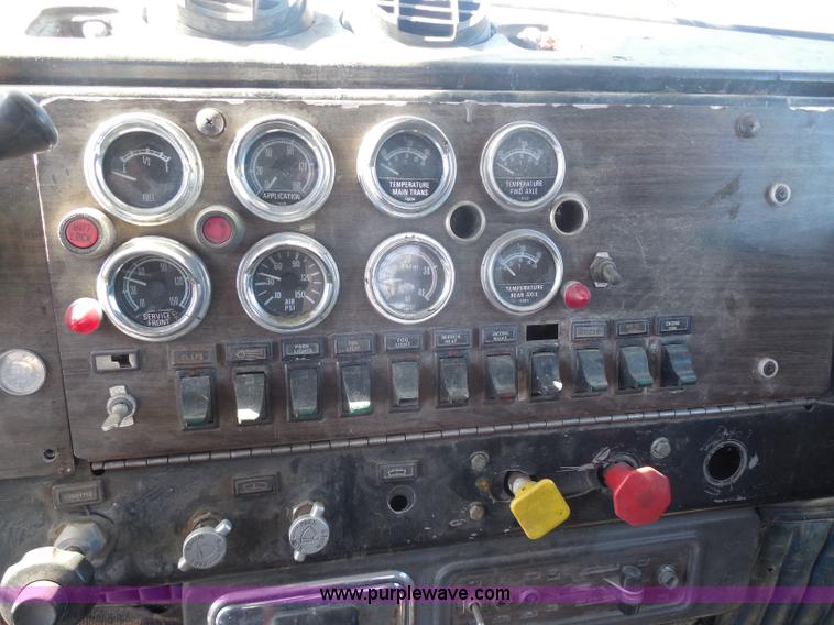 image for item I1315 1980 Kenworth semi truck