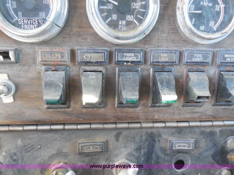 image for item I1315 1980 Kenworth semi truck