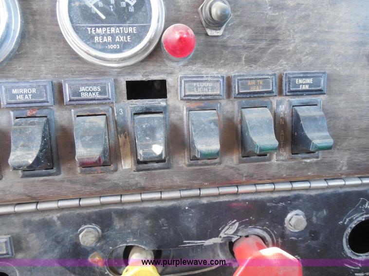 image for item I1315 1980 Kenworth semi truck