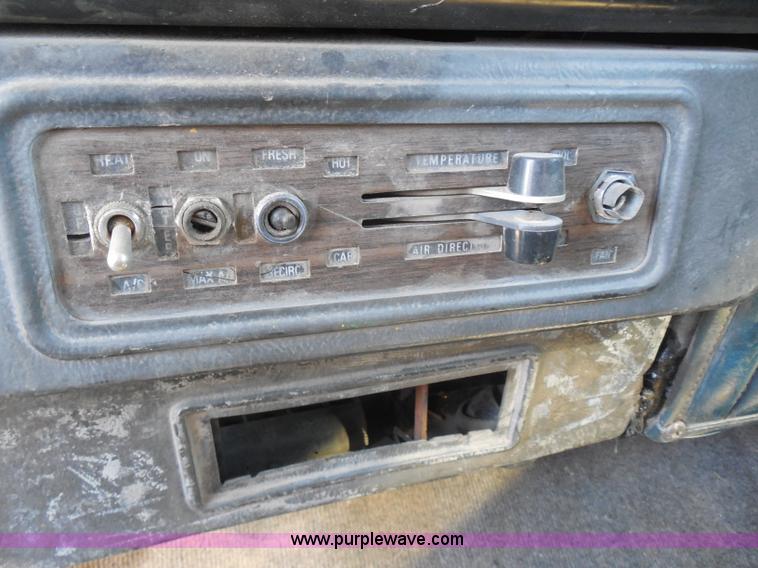 image for item I1315 1980 Kenworth semi truck