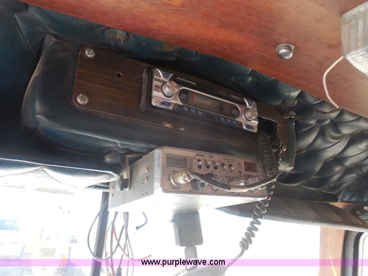 image for item I1315 1980 Kenworth semi truck