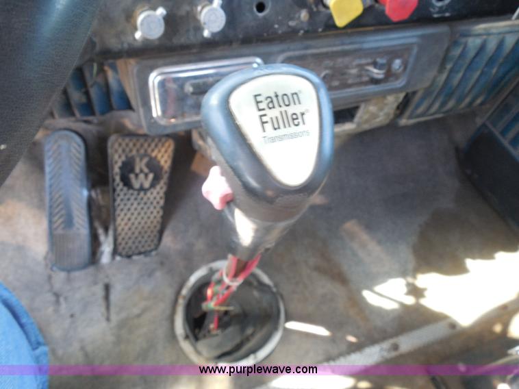 image for item I1315 1980 Kenworth semi truck