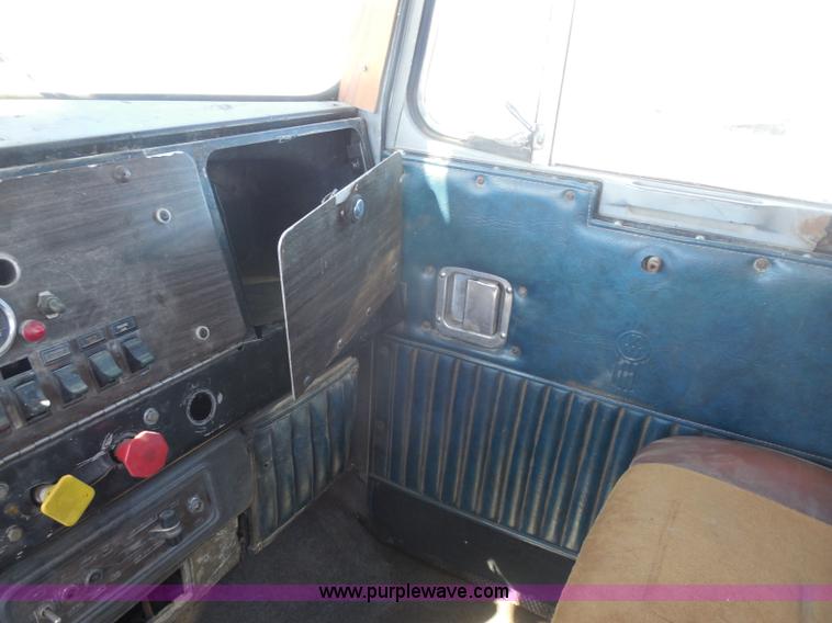 image for item I1315 1980 Kenworth semi truck