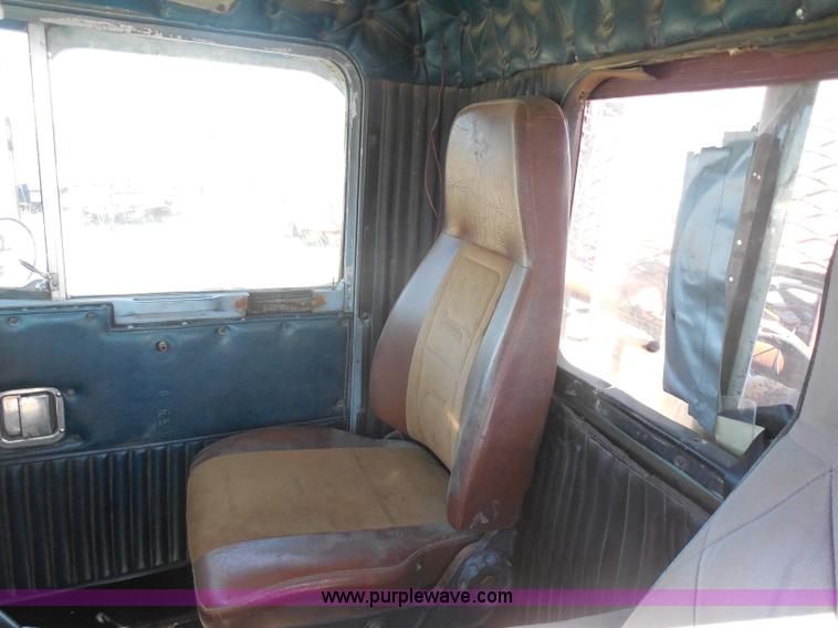 image for item I1315 1980 Kenworth semi truck