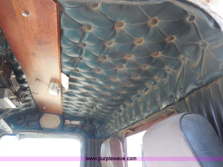 image for item I1315 1980 Kenworth semi truck