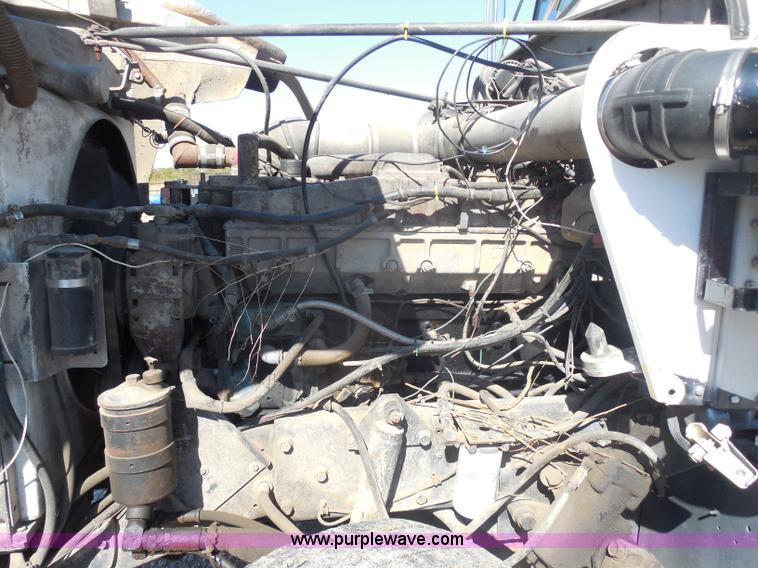 image for item I1315 1980 Kenworth semi truck