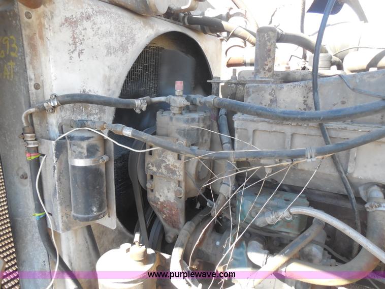 image for item I1315 1980 Kenworth semi truck