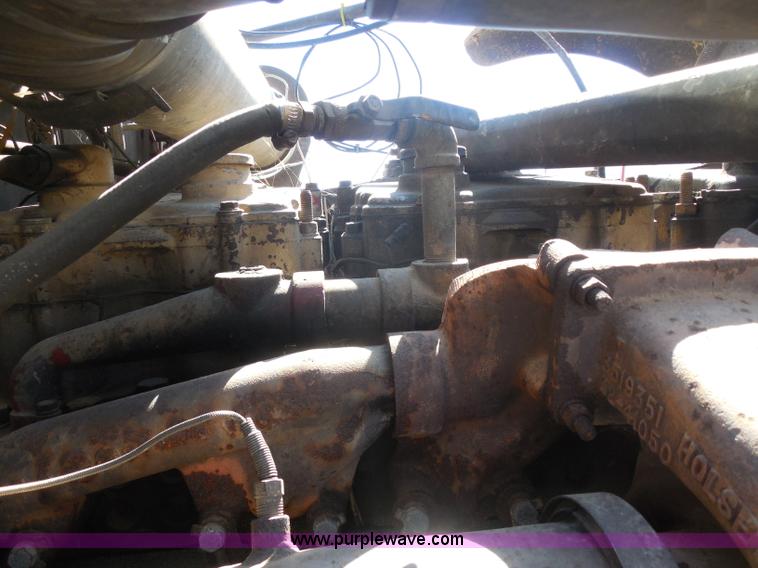 image for item I1315 1980 Kenworth semi truck