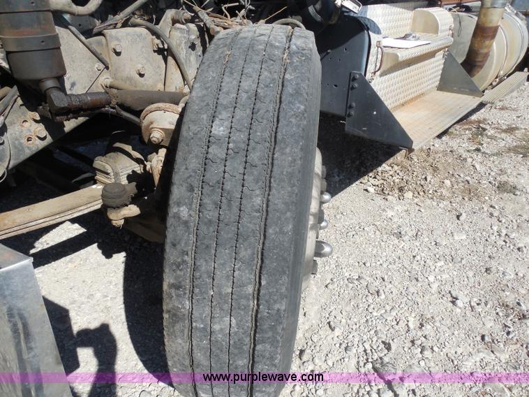 image for item I1315 1980 Kenworth semi truck