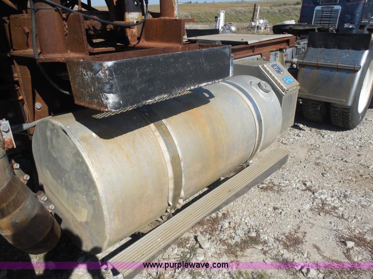 image for item I1315 1980 Kenworth semi truck