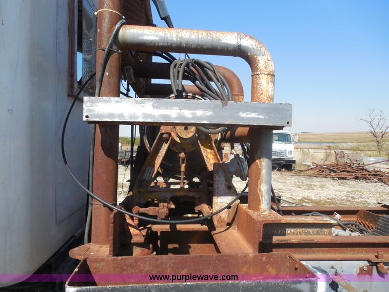 image for item I1315 1980 Kenworth semi truck