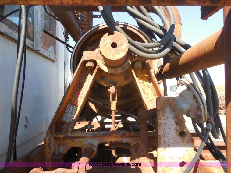 image for item I1315 1980 Kenworth semi truck